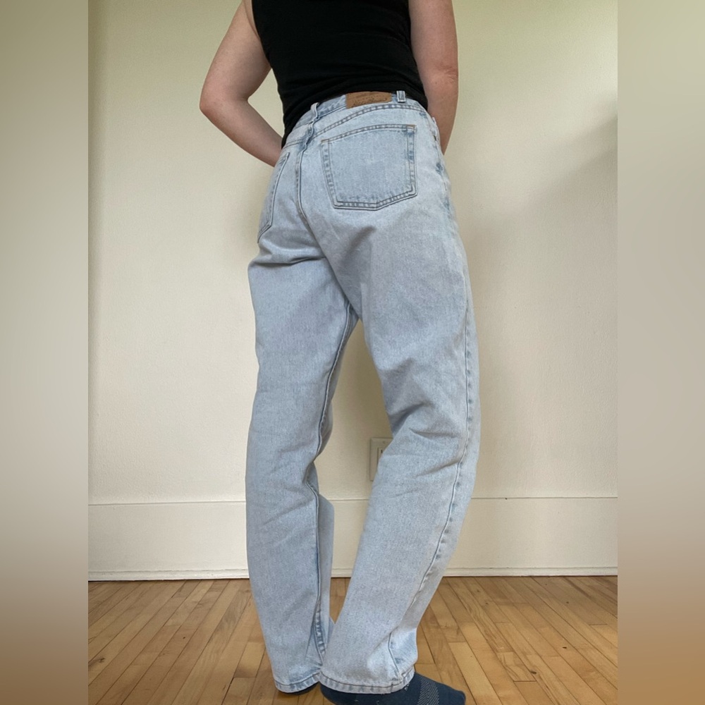 Eddie Bauer Vintage Light Wash women’s Relaxed Straight Jeans - Classic Casual